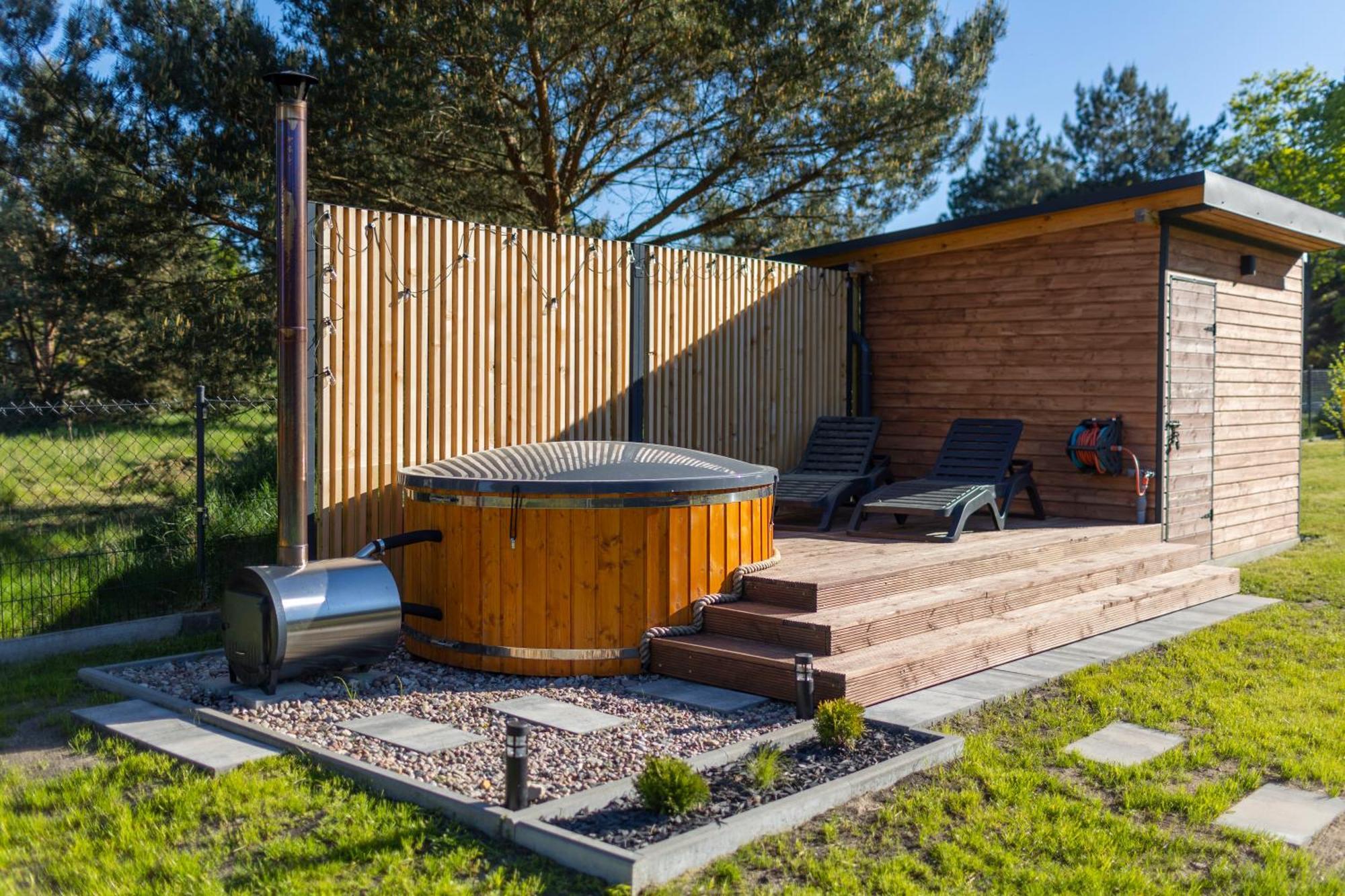 Westfalowachatka Domek Z Jacuzzi Sasino Exterior photo