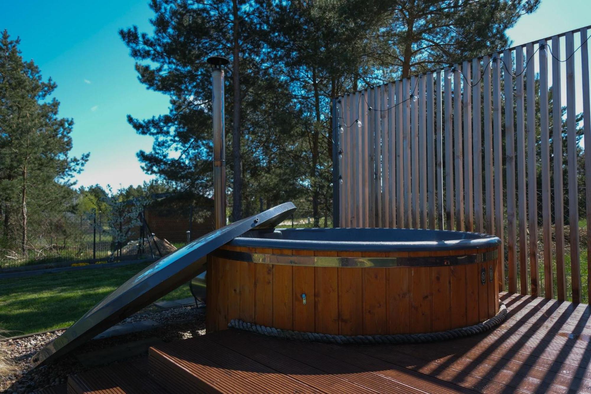 Westfalowachatka Domek Z Jacuzzi Sasino Exterior photo